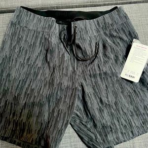Lululemon El Current 9” Lined shorts (new with tags)